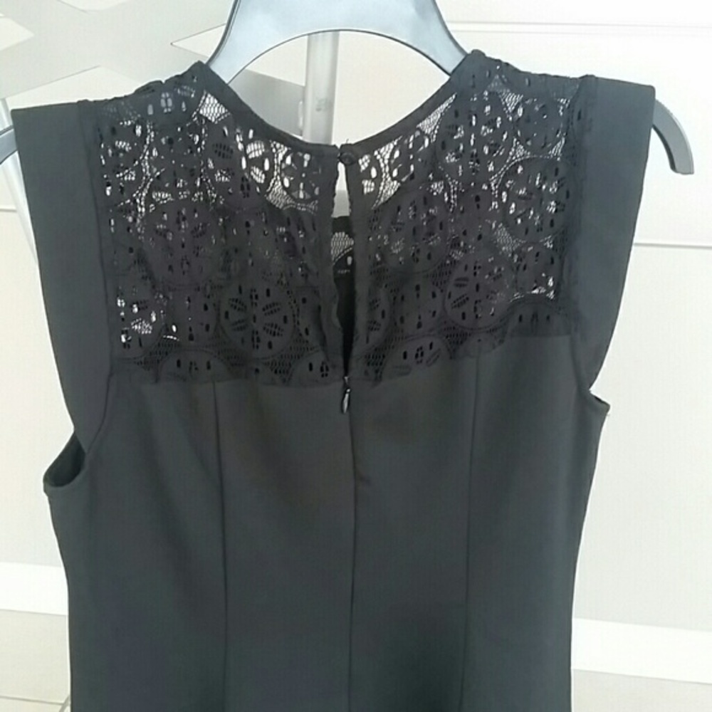 Black dress with lace - Picture 3 of 4